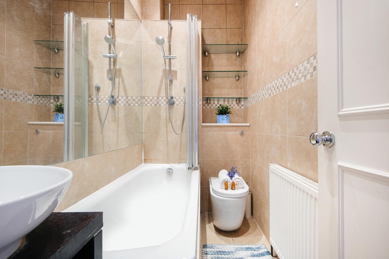 Bright Gratton Road Apartment Лондон Экстерьер фото