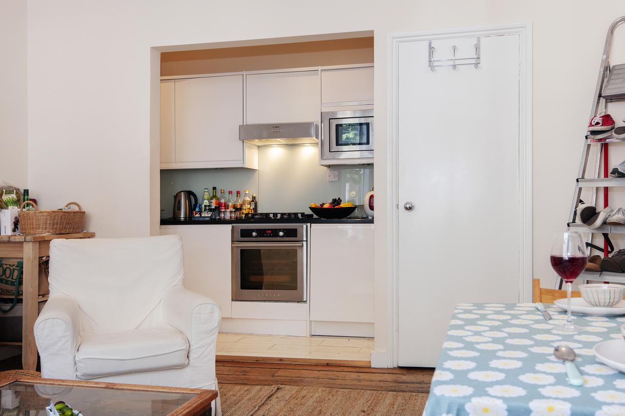Bright Gratton Road Apartment Лондон Экстерьер фото
