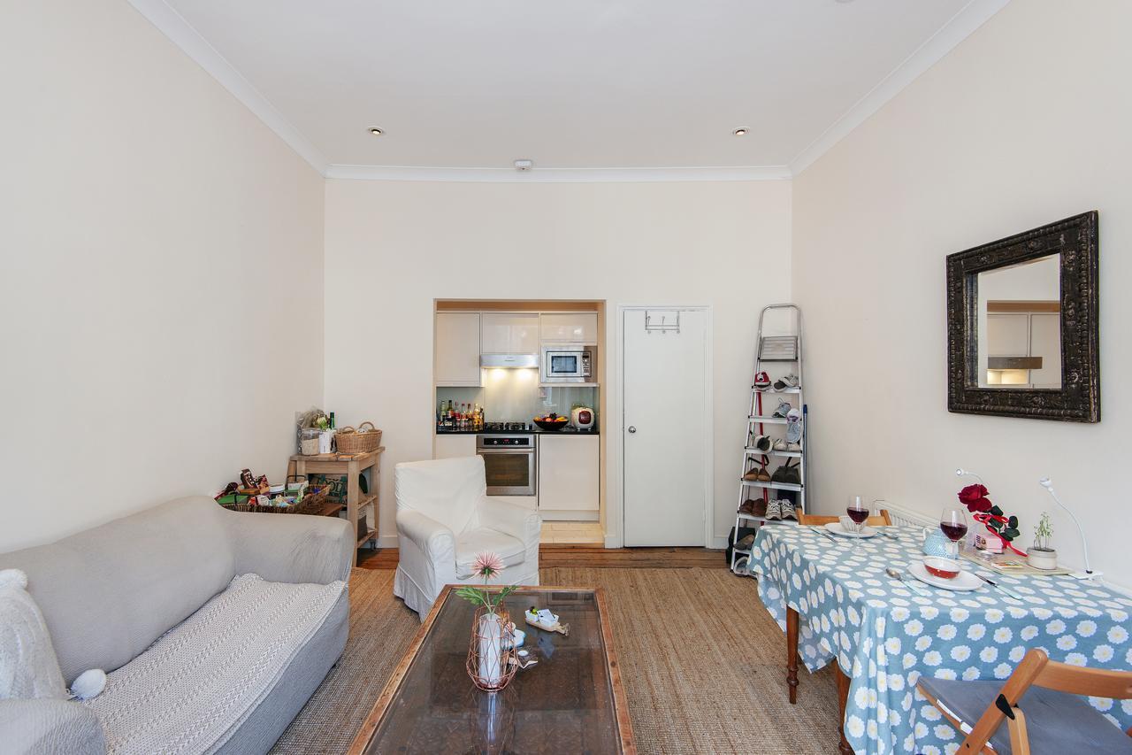 Bright Gratton Road Apartment Лондон Экстерьер фото