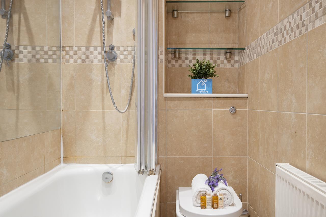 Bright Gratton Road Apartment Лондон Экстерьер фото