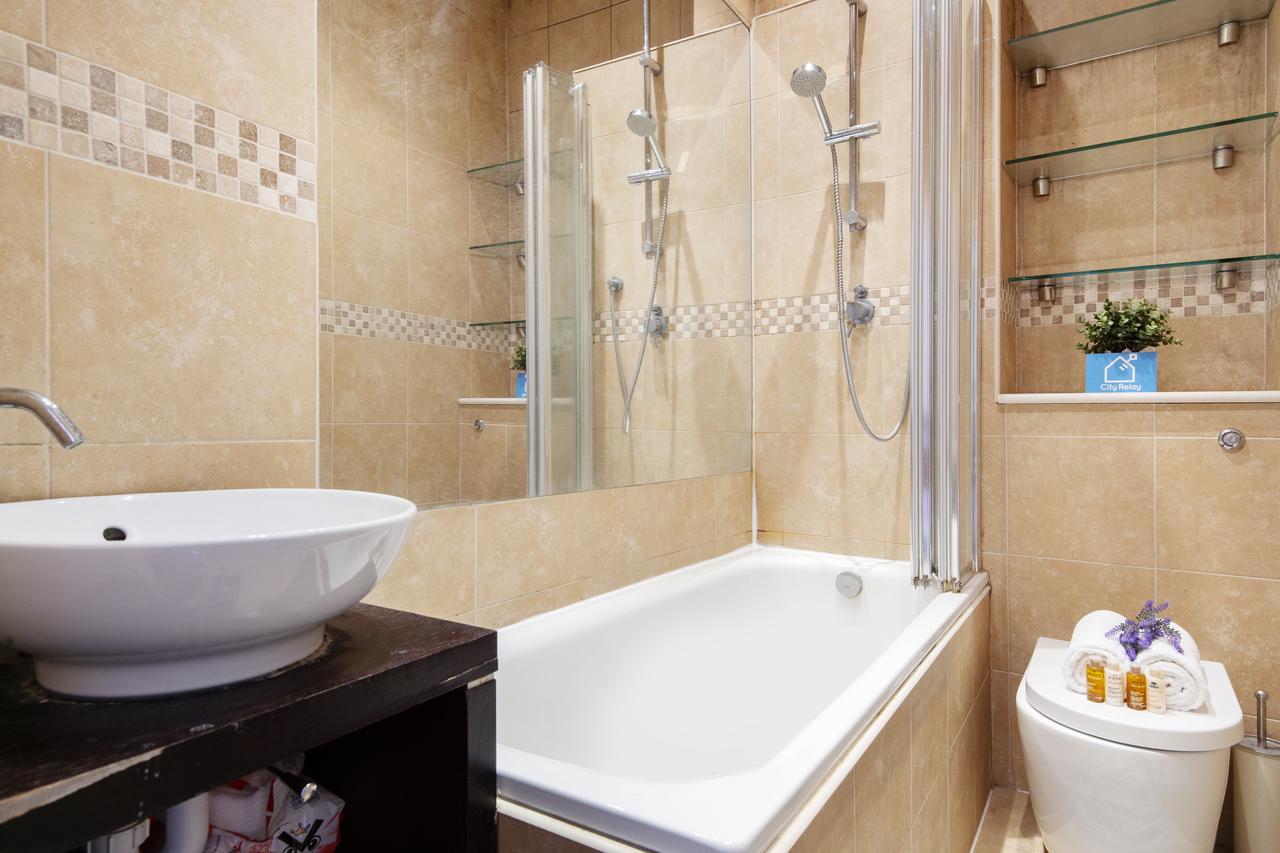 Bright Gratton Road Apartment Лондон Экстерьер фото